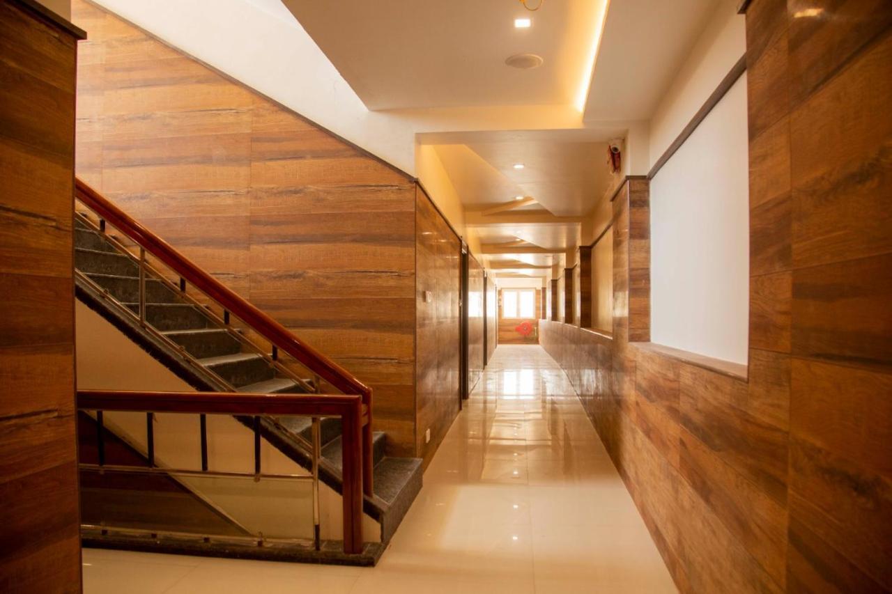 Sri Balaji Grand Hotel Kumbakonam Ngoại thất bức ảnh